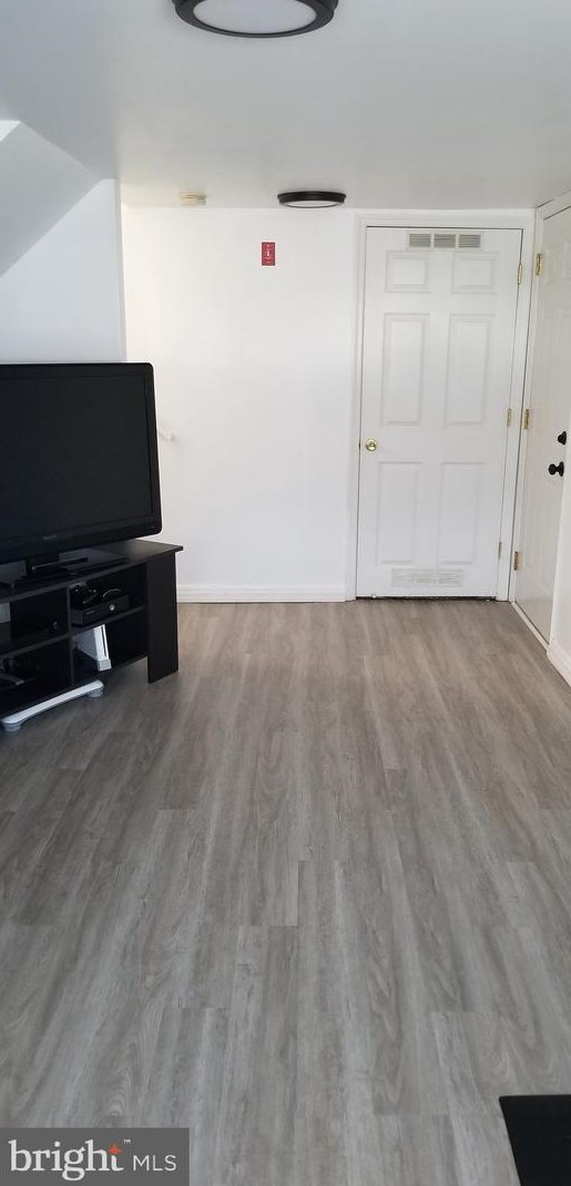 32 Amsterdam Rd, Trenton NJ 08620-1902 exterior