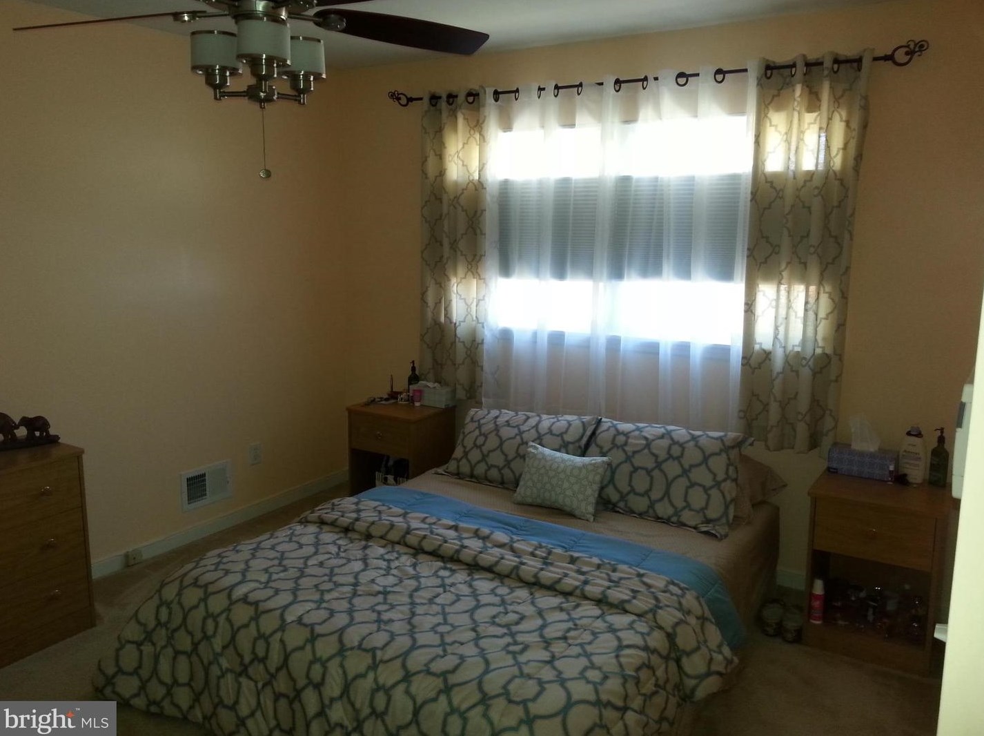 32 Amsterdam Rd, Trenton NJ 08620-1902 exterior