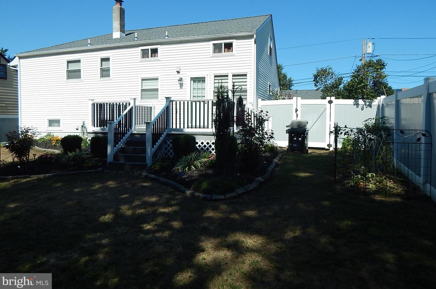 32 Amsterdam Rd, Trenton NJ 08620-1902 exterior