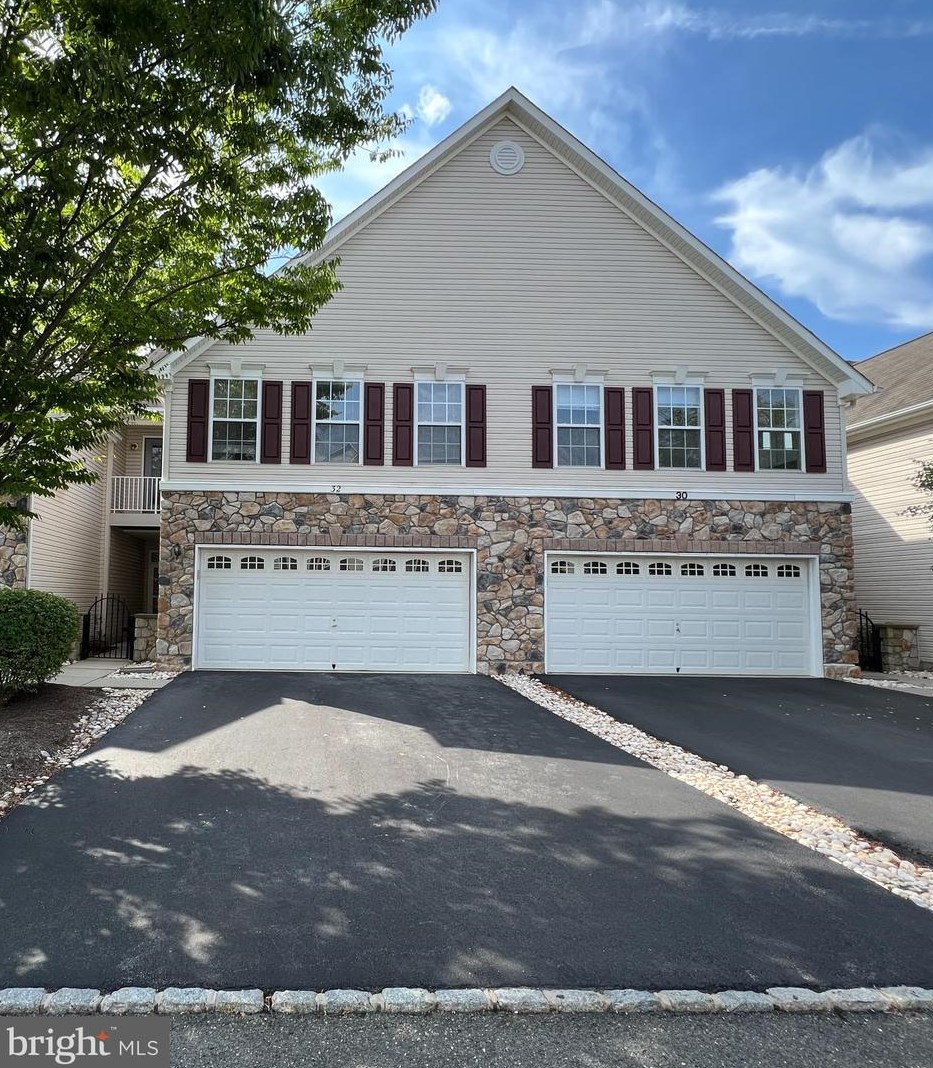 32 Sutton Ct, Pennington, NJ 08534