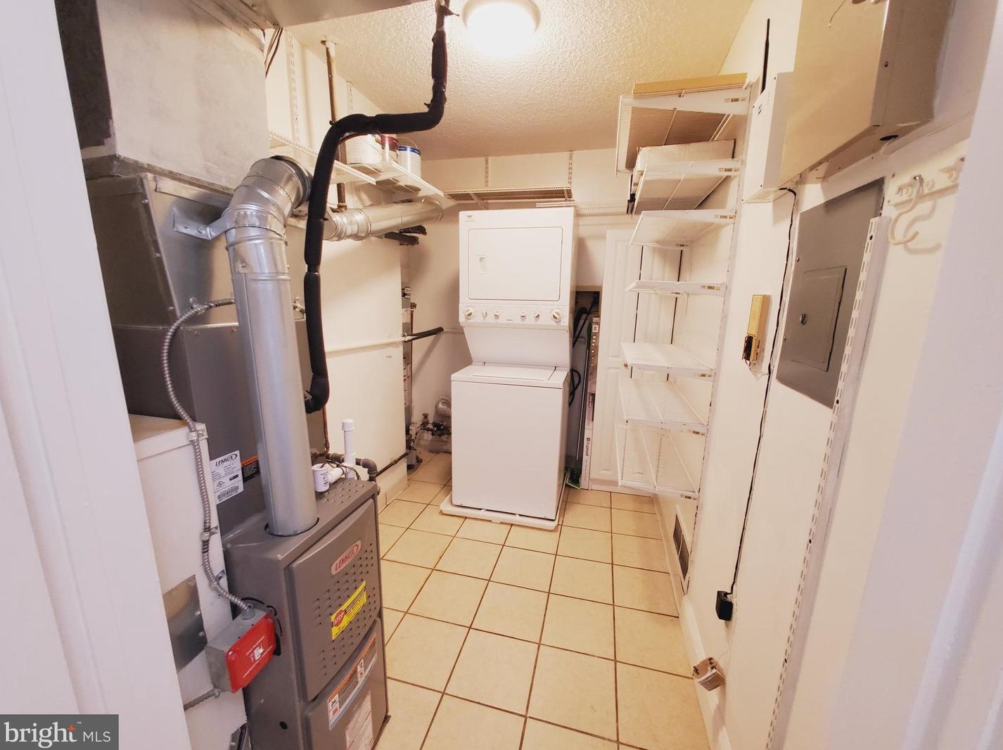 48 Lehavre Ct, Trenton NJ  08619-4723 exterior