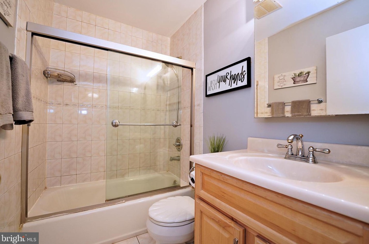 913 Jamestown Rd, East Windsor NJ 08520-5606 exterior