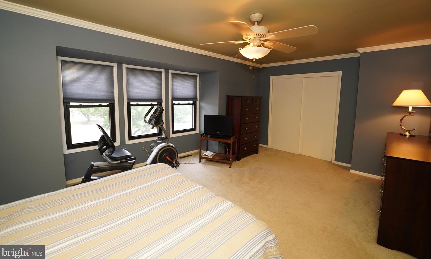 913 Jamestown Rd, East Windsor NJ 08520-5606 exterior