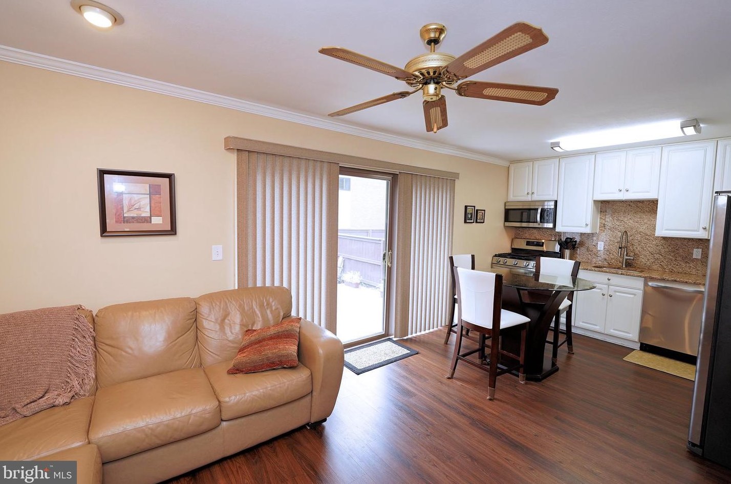 913 Jamestown Rd, East Windsor NJ 08520-5606 exterior