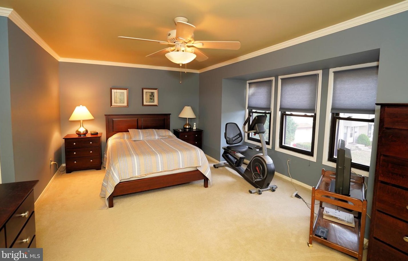 913 Jamestown Rd, East Windsor NJ 08520-5606 exterior