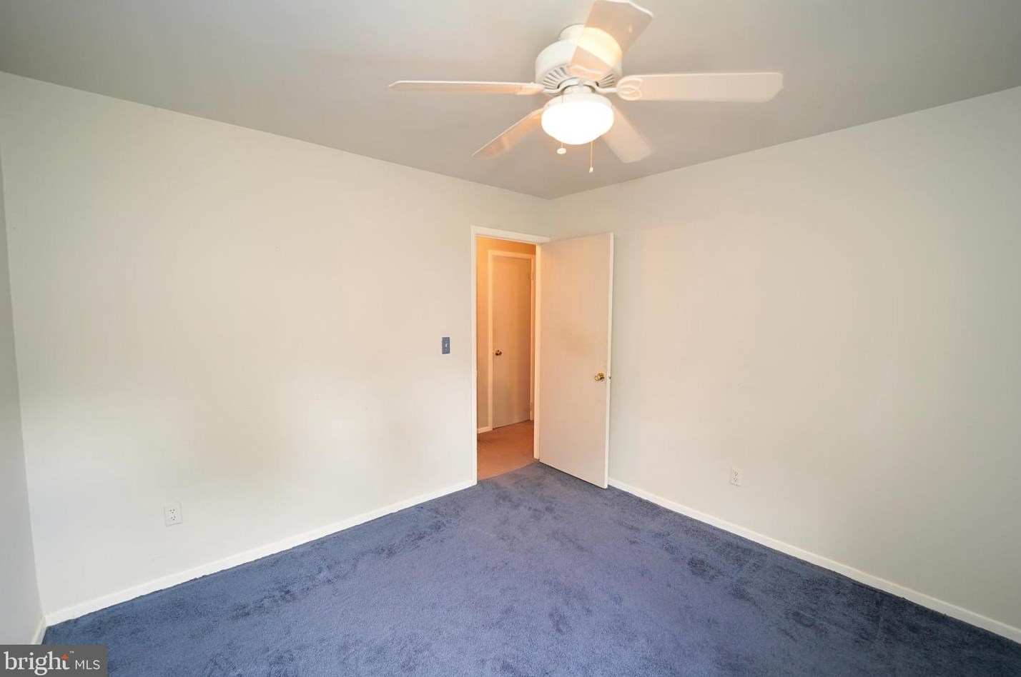 913 Jamestown Rd, East Windsor NJ 08520-5606 exterior