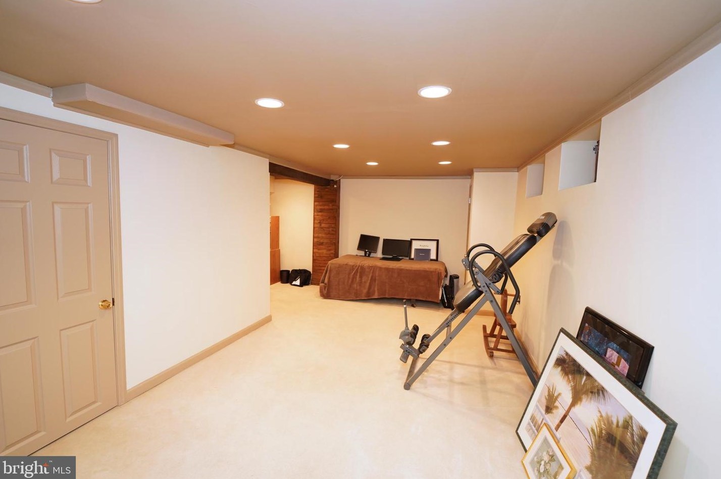 913 Jamestown Rd, East Windsor NJ 08520-5606 exterior