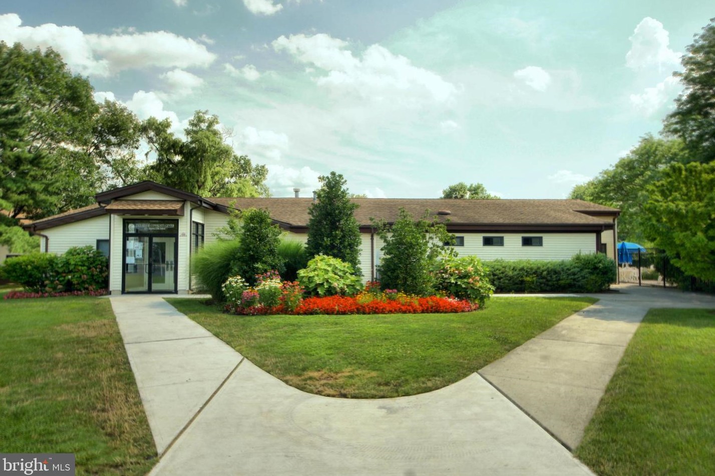 913 Jamestown Rd, East Windsor NJ 08520-5606 exterior