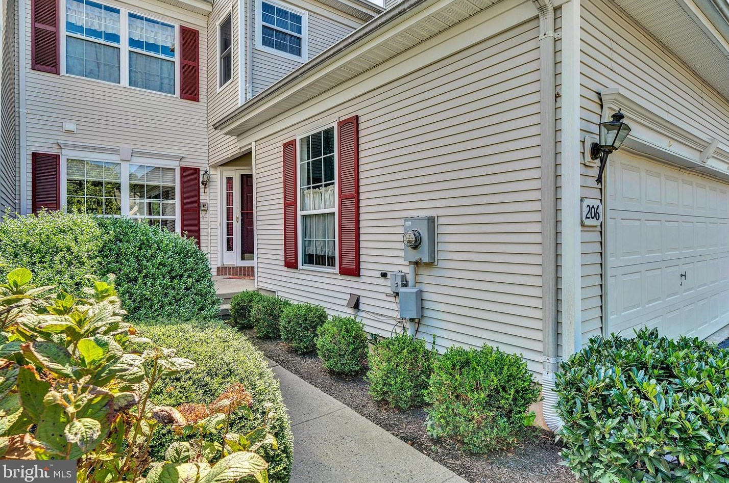 206 Colt St, Pennington, NJ 08534-1069