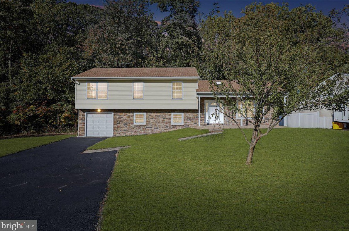 6 Stowman Dr, Trenton, NJ 08618-1827