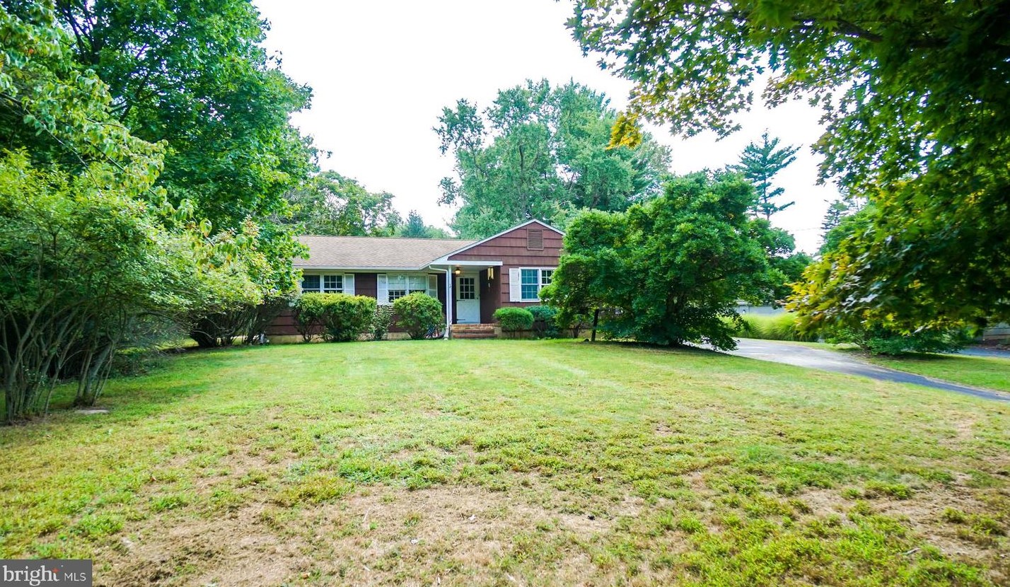 52 Titus Mill Rd, Pennington, NJ 08534-4301