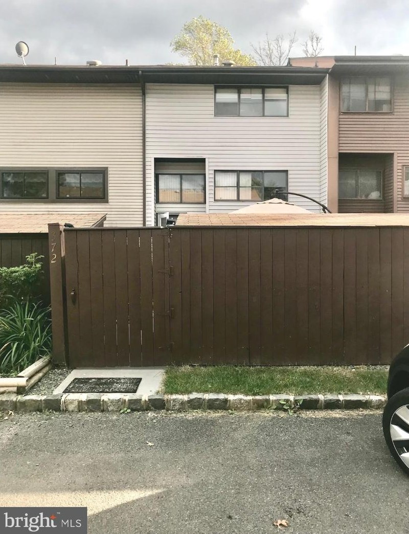 372 Irvington Pl, East Windsor, NJ 08520-5312