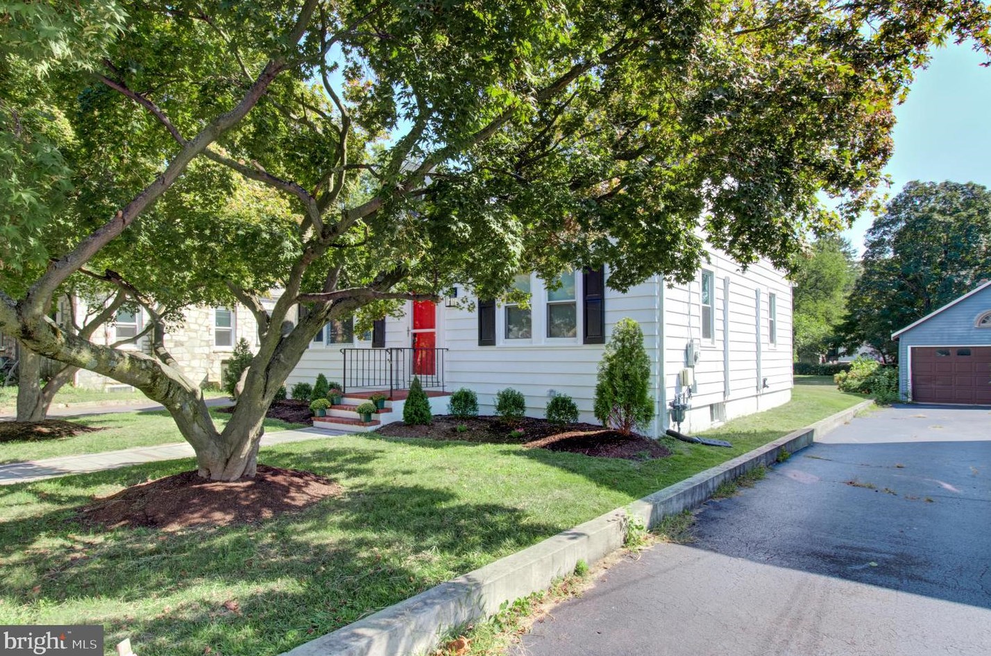 89 Edinburg Rd, Hamilton Township, NJ 08619