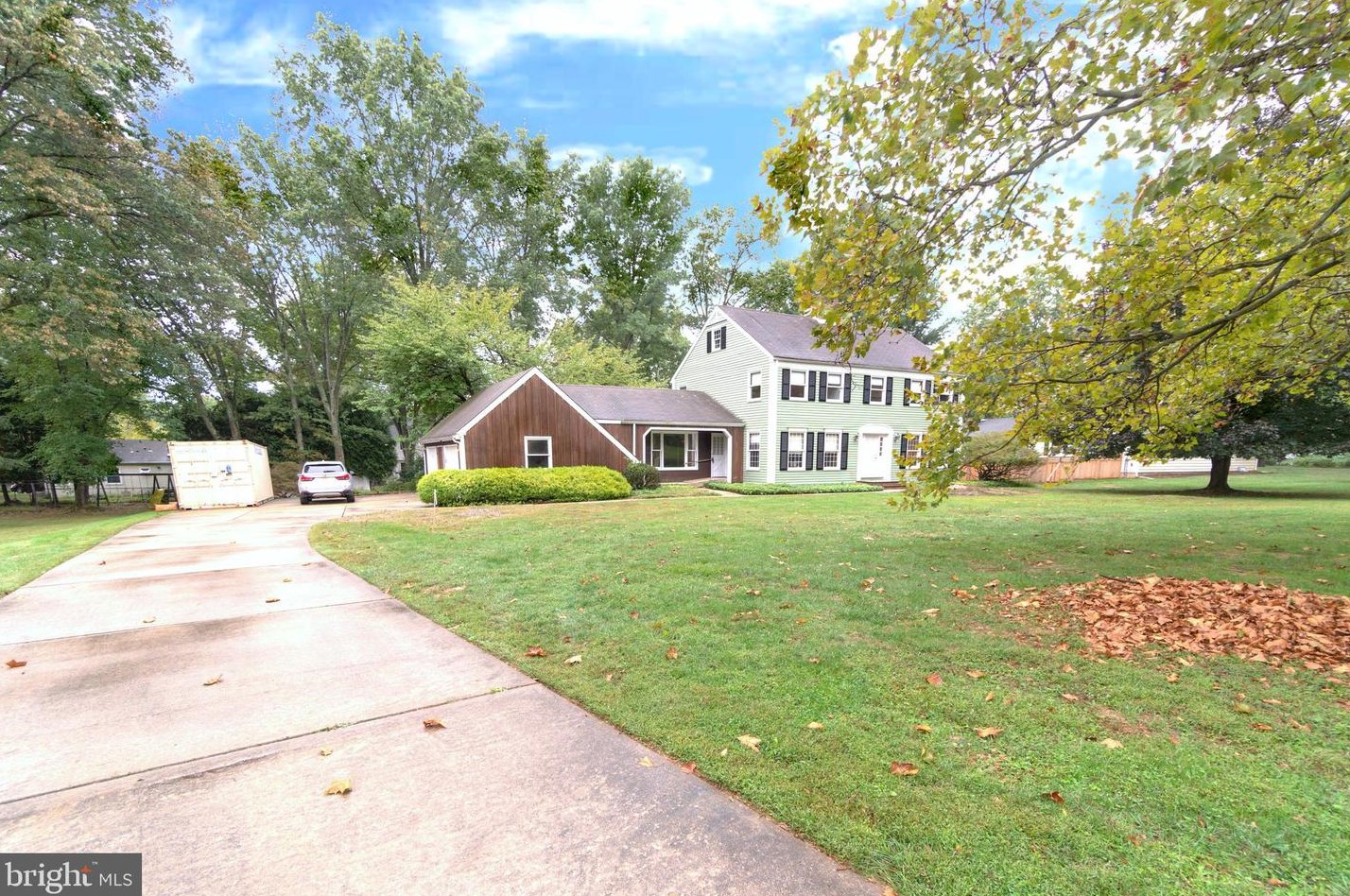 203 Penn View Dr, Pennington, NJ 08534-1920
