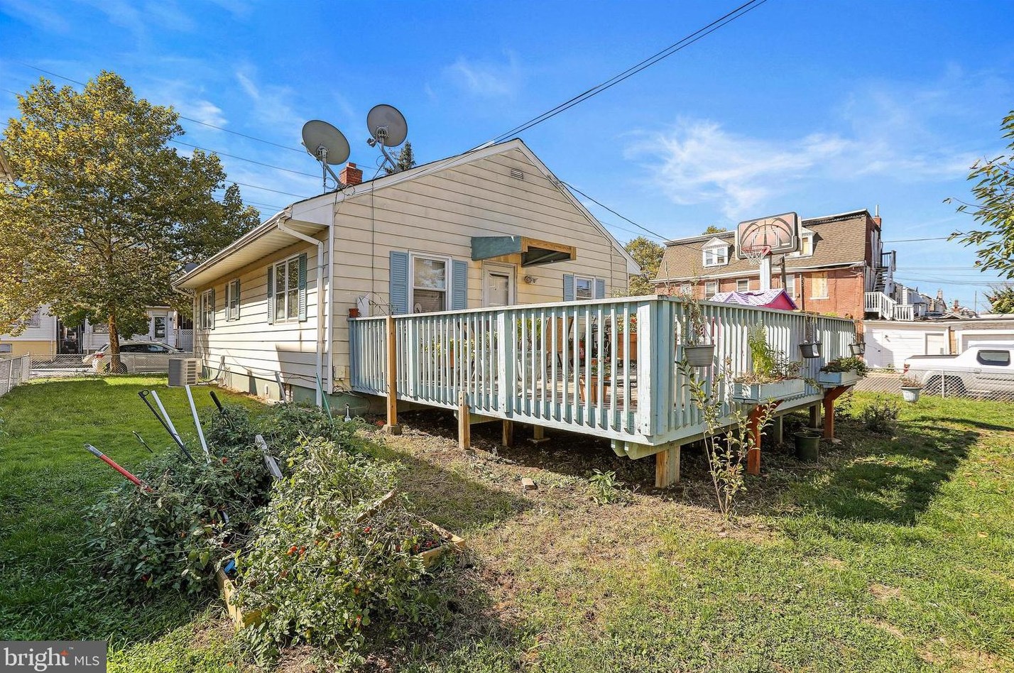 1308 Genesee St, Trenton NJ 08611-1908 exterior