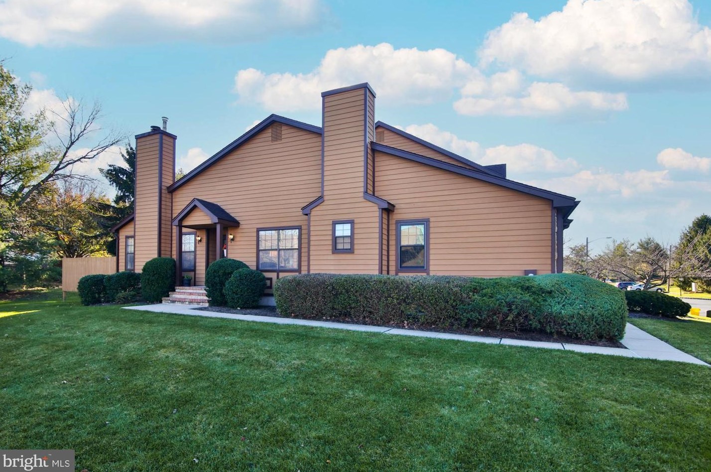 23 Easton Ct, Lawrence Township, NJ 08648