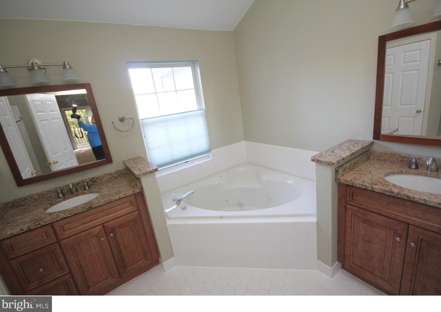 709 Deer Run Ct, Pennington NJ  08534-5233 exterior