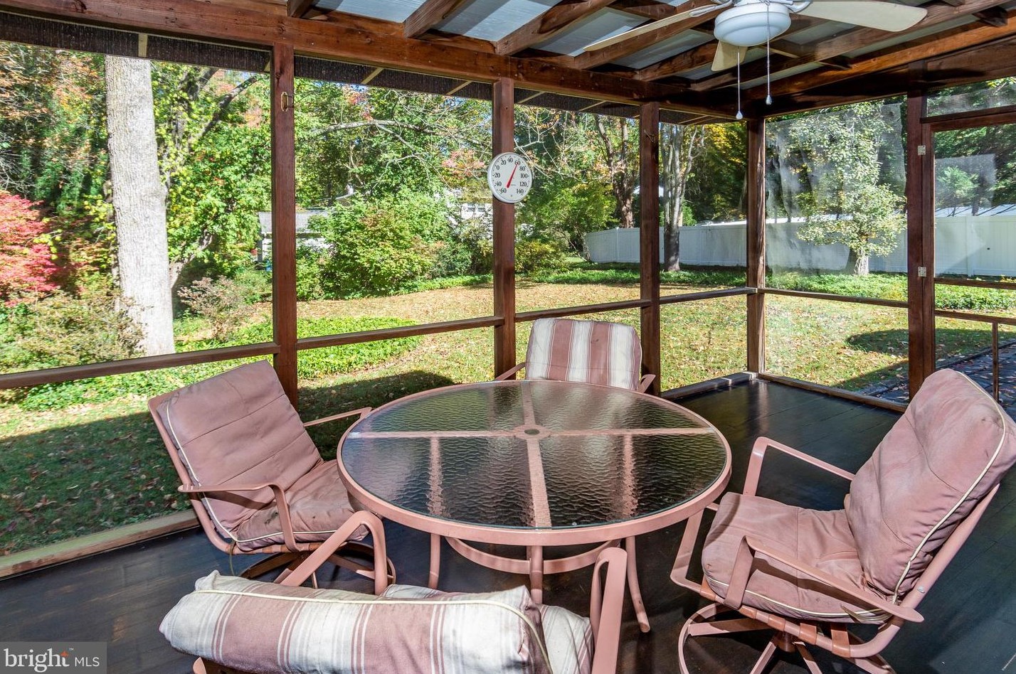 33 Pineknoll Dr, Trenton NJ 08648-3143 exterior