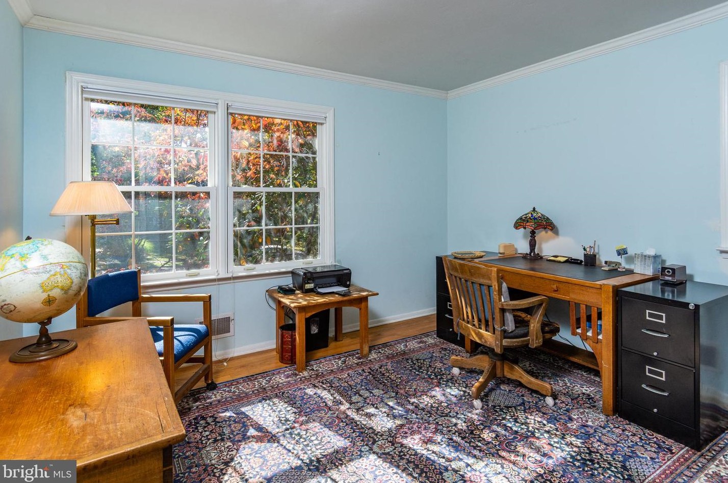 33 Pineknoll Dr, Trenton NJ 08648-3143 exterior