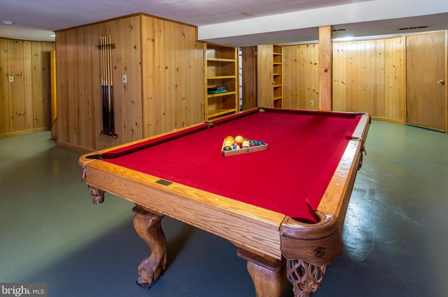 33 Pineknoll Dr, Trenton NJ 08648-3143 exterior