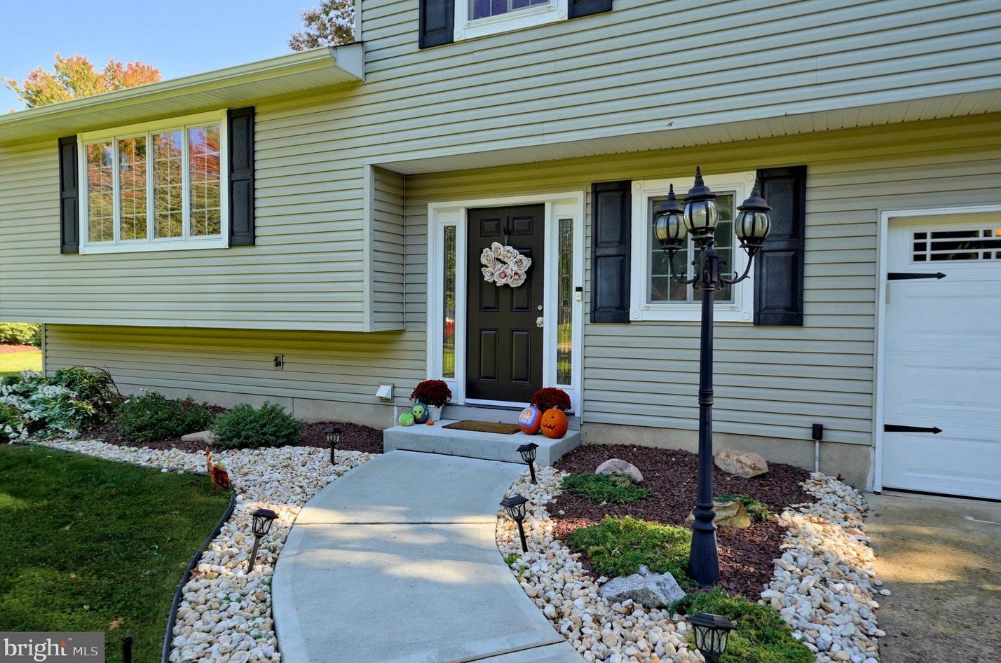 15 Glen Oak Dr, East Windsor, NJ 08520-2101