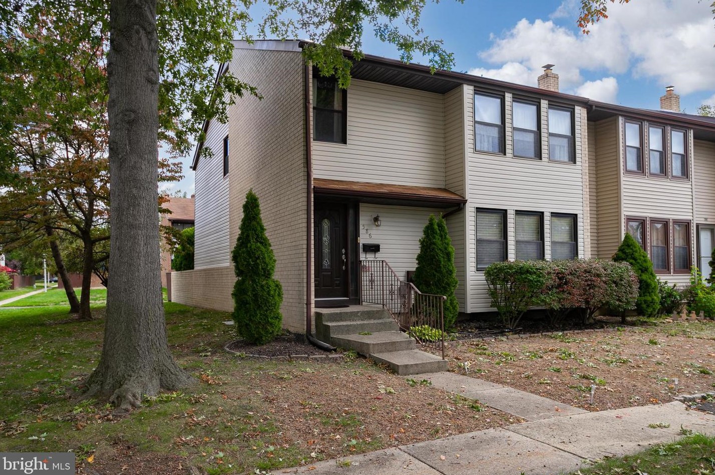 586 Greenwich Ct, East Windsor, NJ 08520-5611