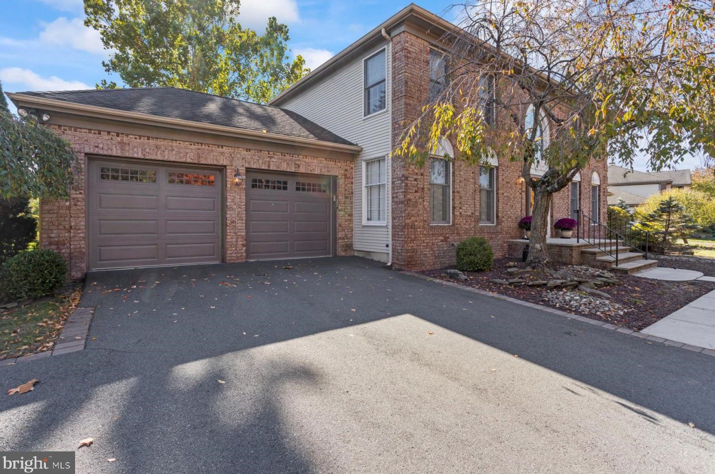6 Le Parc Dr, W Windsor Township, NJ 08550