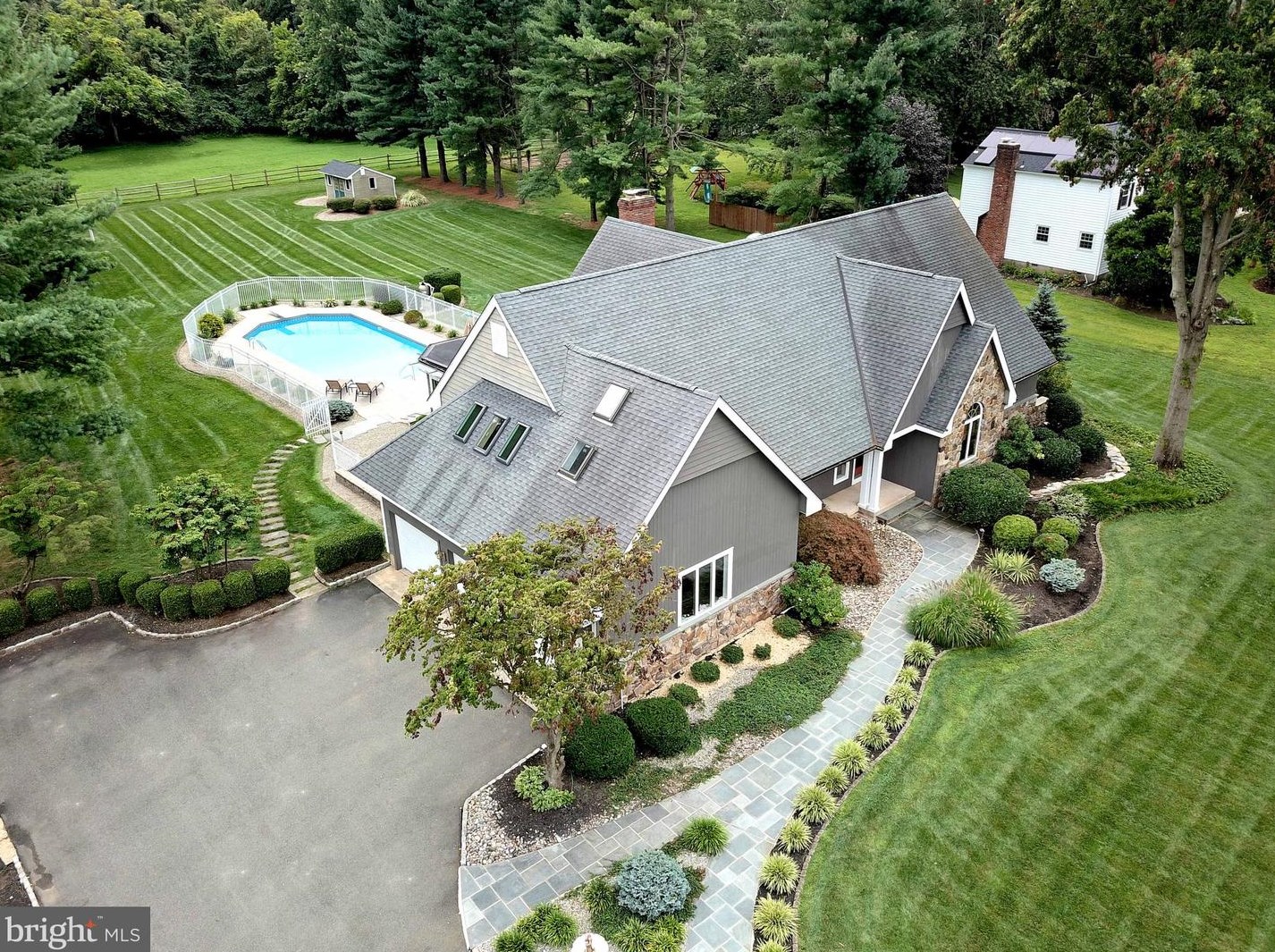 7 Bannister Dr, Princeton, NJ 08540