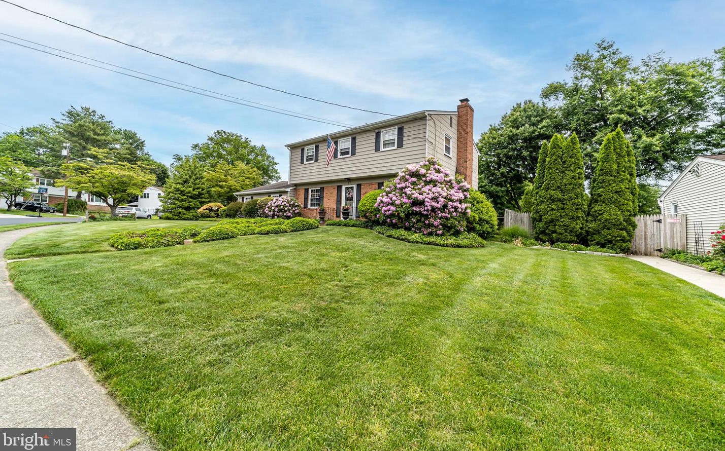 17 Lawnside Dr, Trenton, NJ 08648