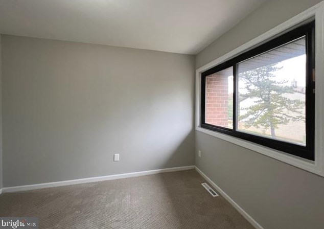 954 Jamestown Rd, East Windsor NJ 08520-5645 exterior