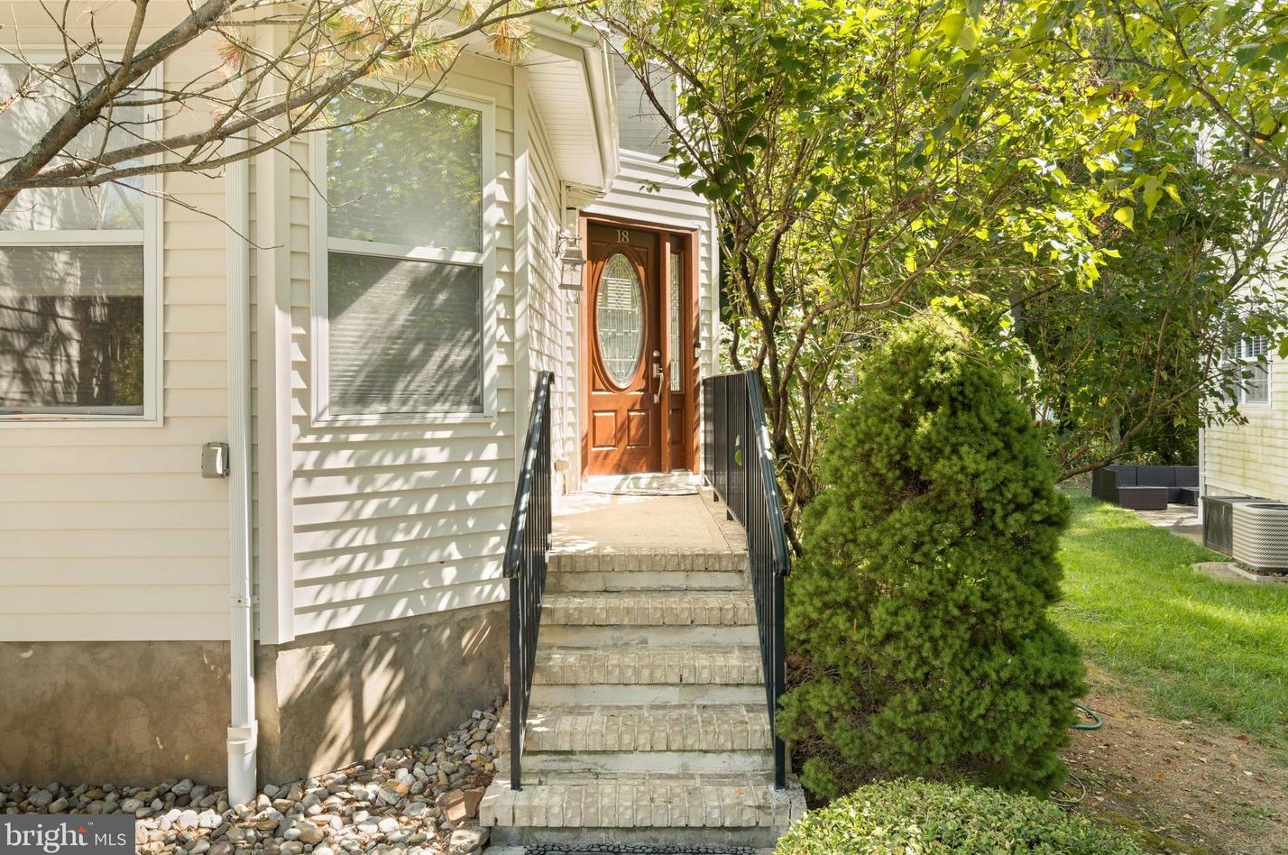 18 Marchesi Dr, Lawrence Township, NJ 08648