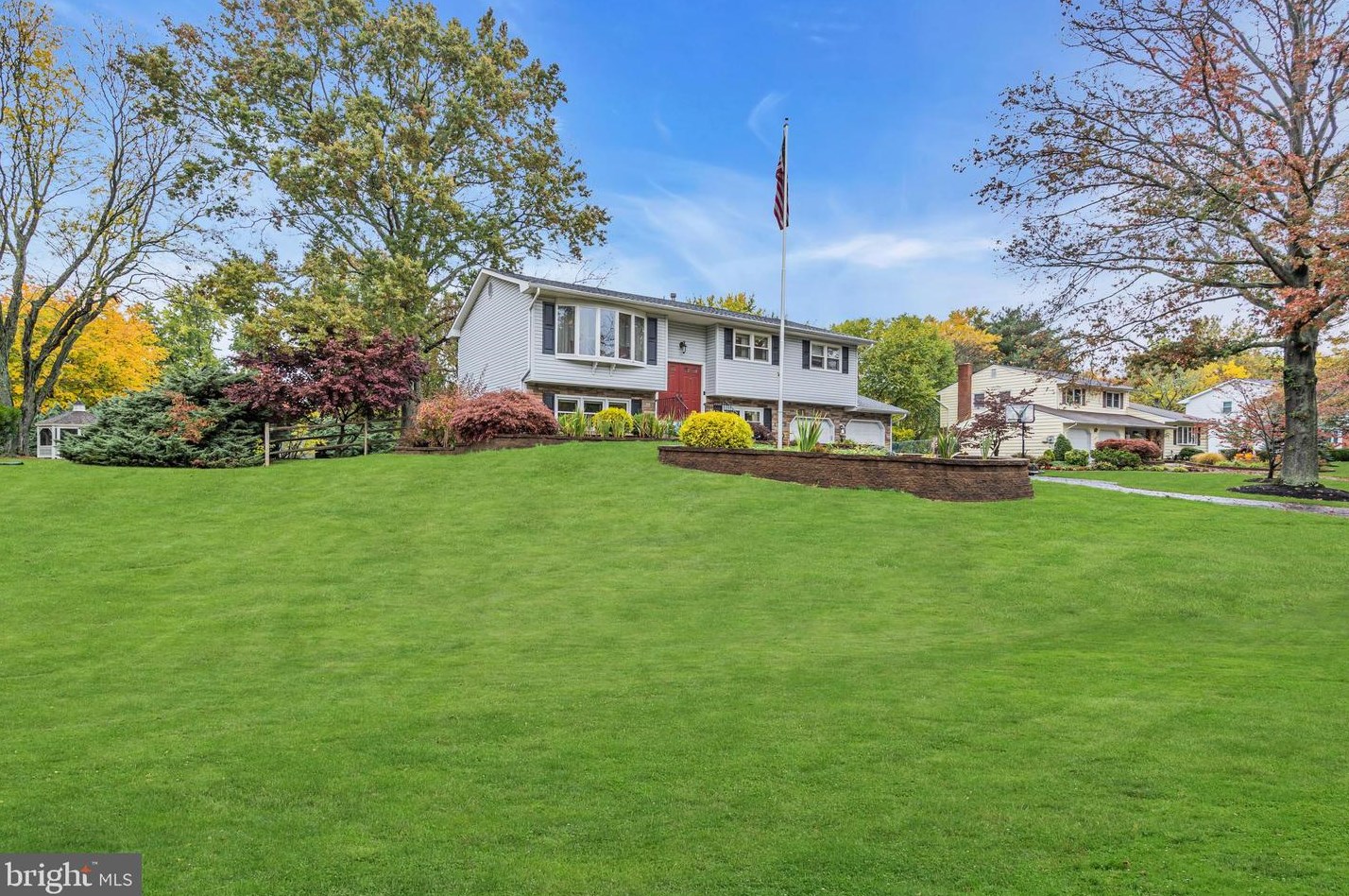24 Beechcroft Dr, East Windsor, NJ 08520-2229