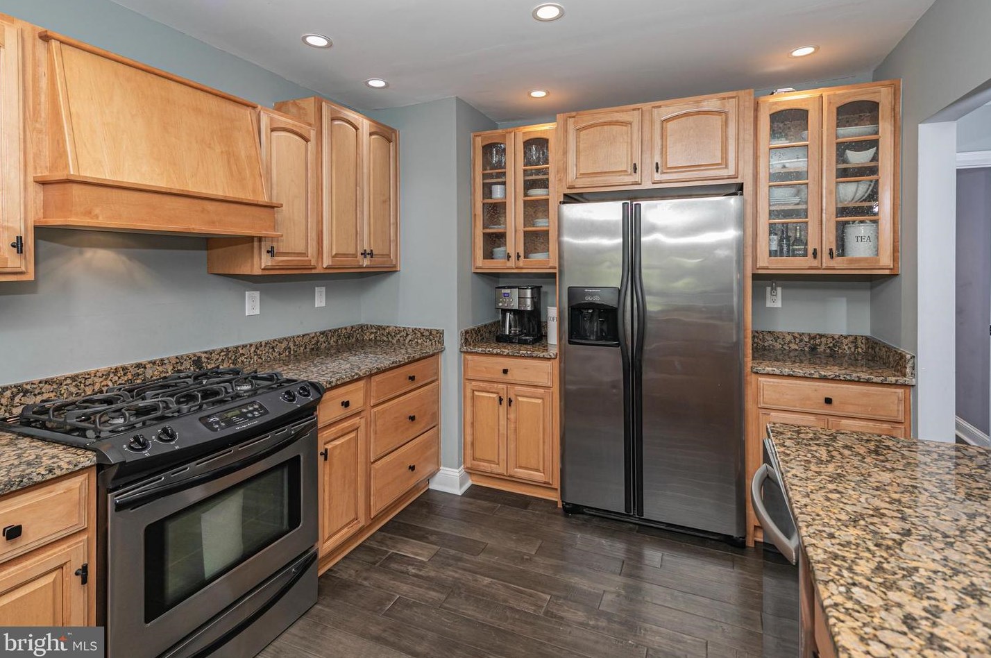 2 Heritage Ct, Trenton NJ 08628-3603 exterior