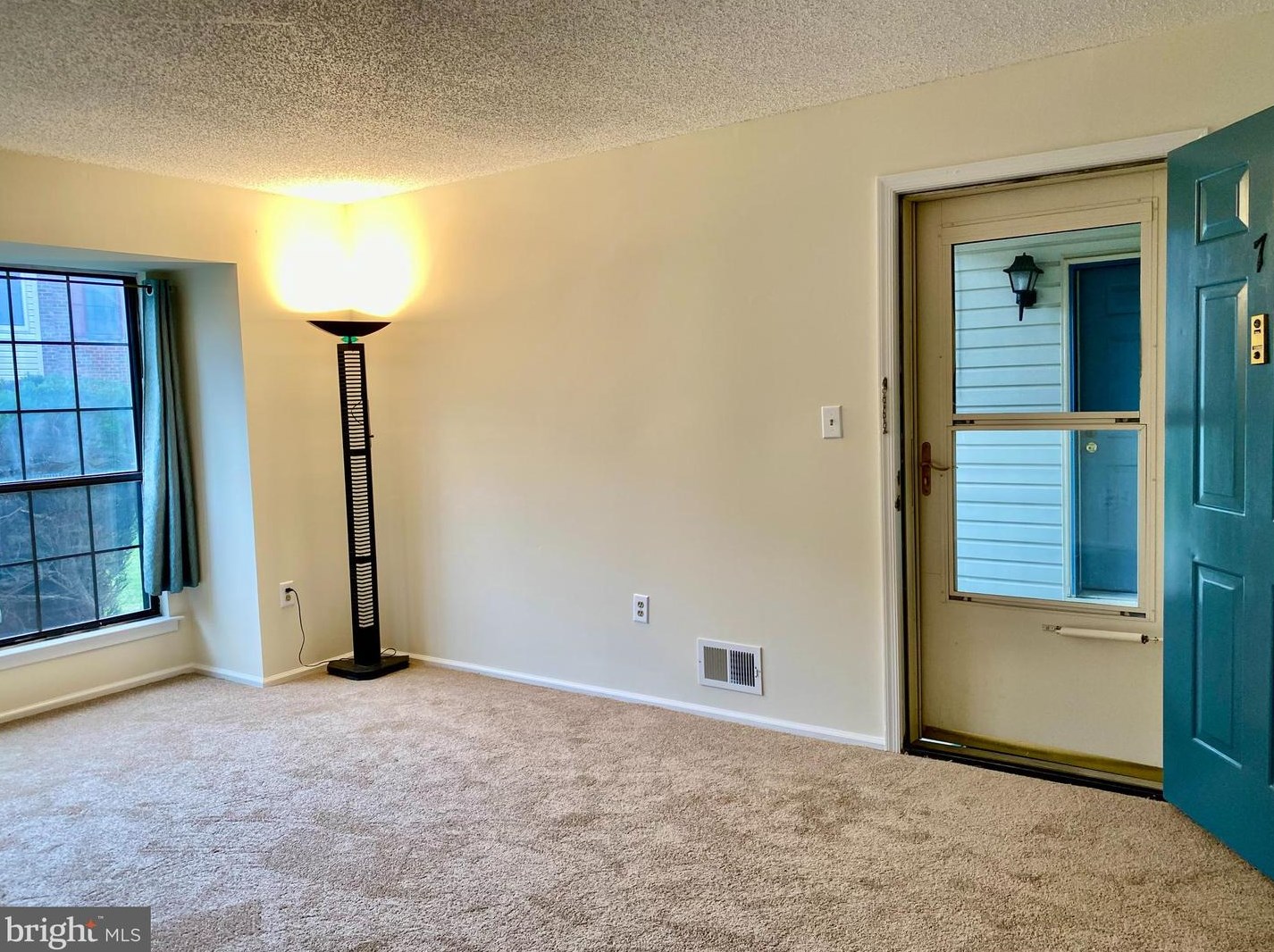 7 Chamberlin Ct, Trenton, NJ 08648-2621