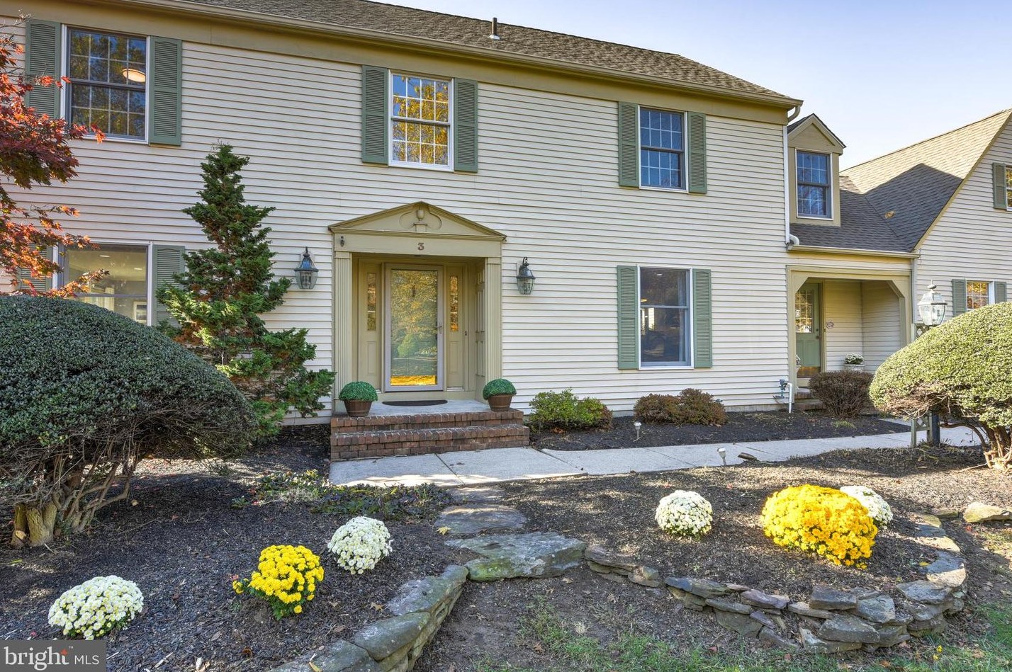 3 Briarwood Ct, W Windsor Township, NJ 08550