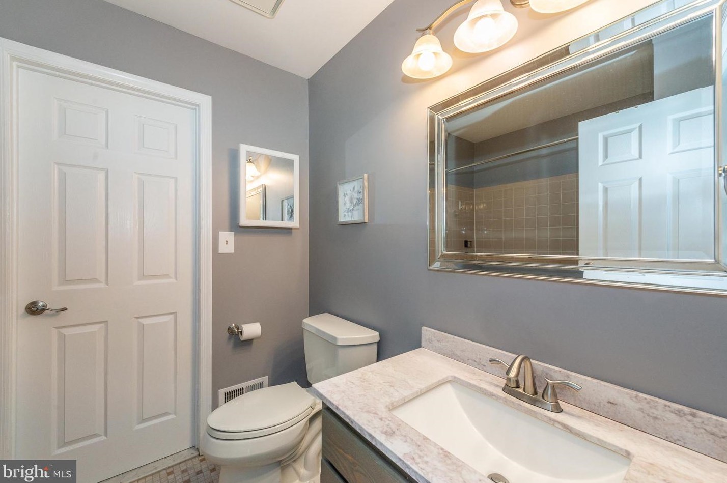 10 Montgomery Ct, East Windsor NJ  08520-2726 exterior