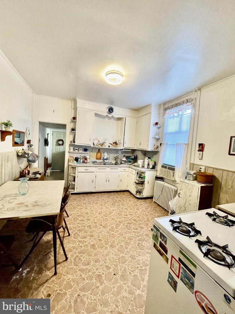 824 Spruce St, Lawrence Township, NJ 08638