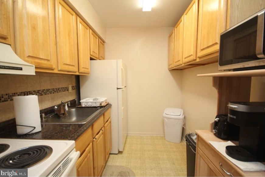 7 Avon W #a, East Windsor, NJ 08520