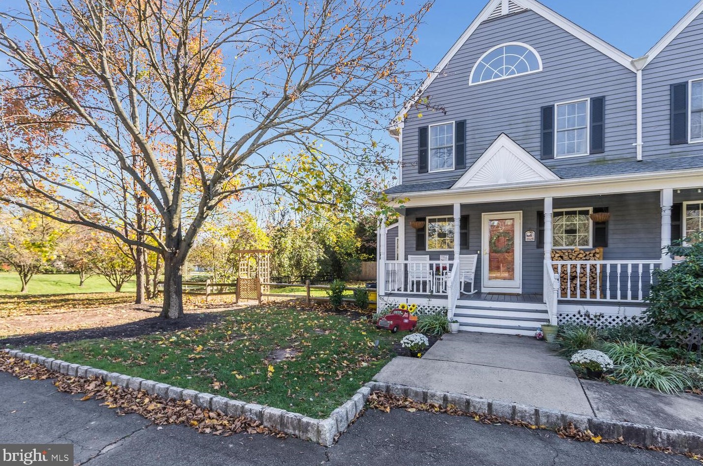 49 Lafayette St, Hopewell Township, NJ 08525-1804