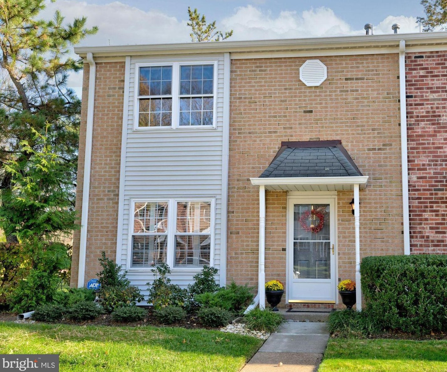 21 Viburnum Ct, Lawrence Township, NJ 08648