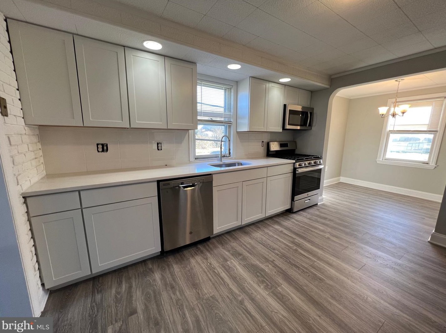 306 Finley Ave, Trenton, NJ 08610-1910