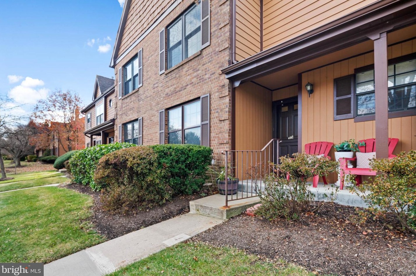 33 Barclay Ct, Lawrence Township, NJ 08648