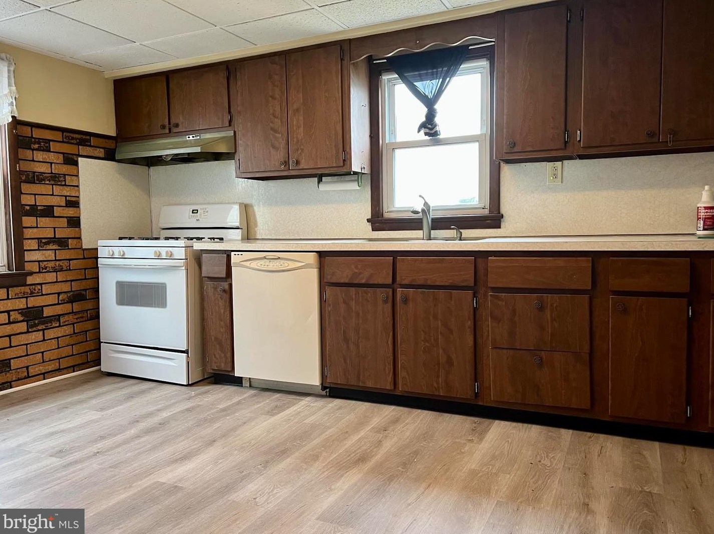 121 Dewey Ave, Trenton, NJ 08610