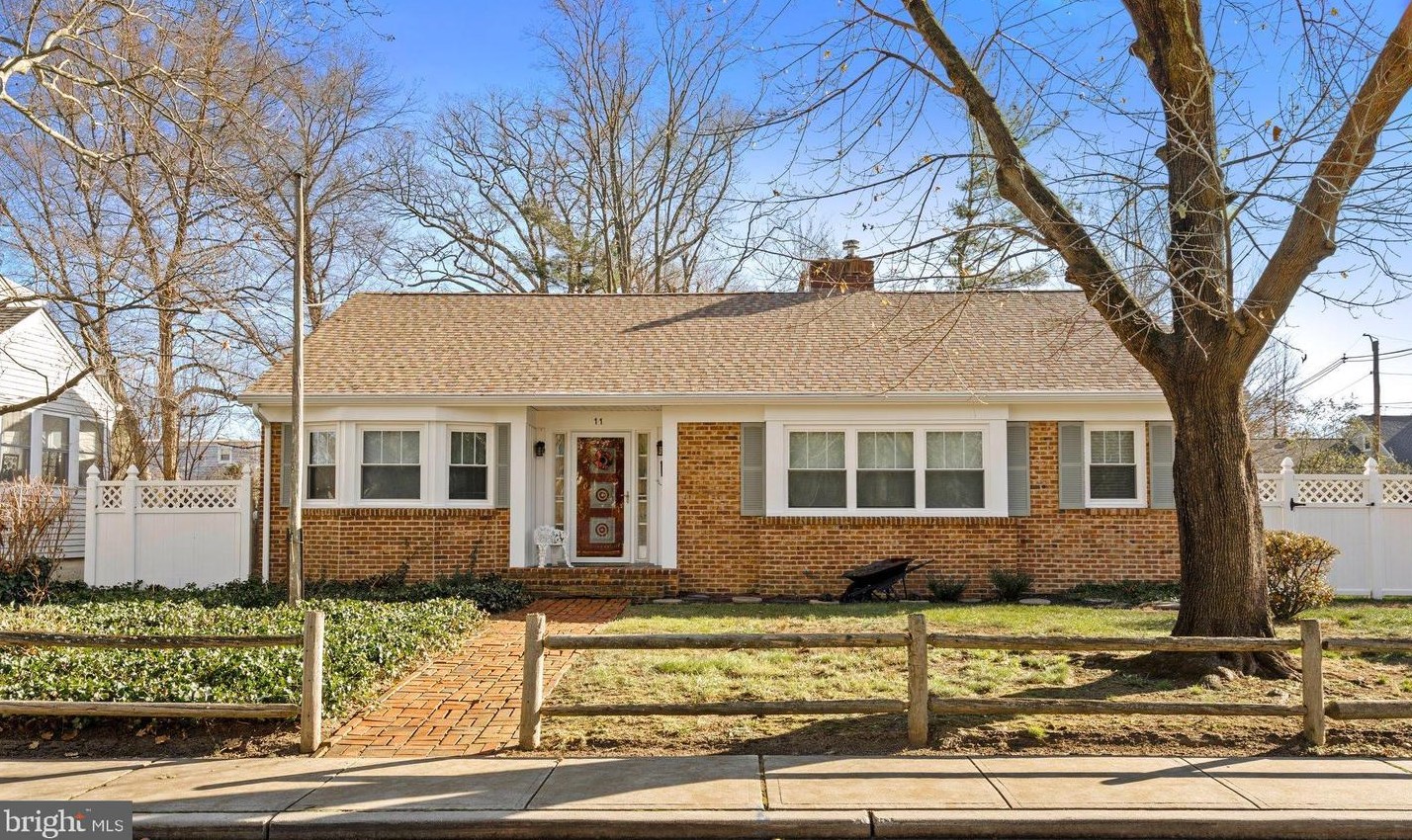 11 Pershing Ave, East Windsor, NJ 08520-3811