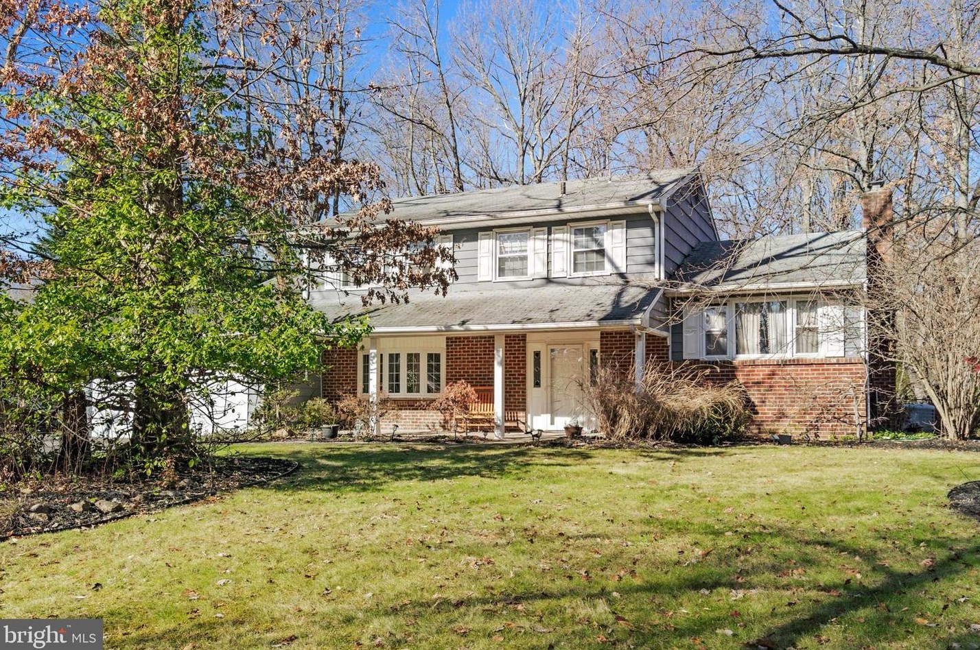 4 Sutton Pl, East Windsor, NJ 08520-1715