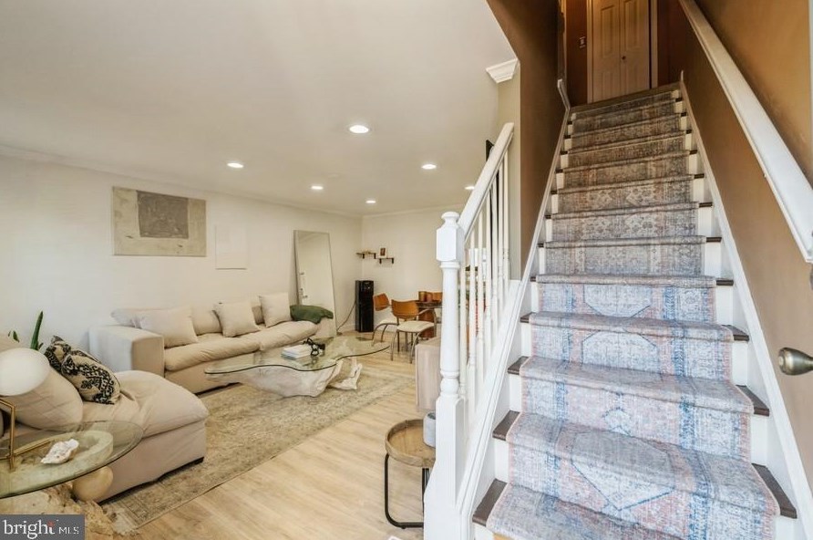 5 Tompkins Pl, Lawrence Township, NJ 08648