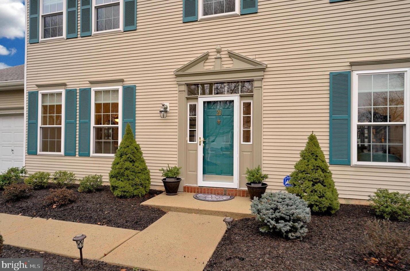 20 Larchmont Ct, Pennington, NJ 08534-1927