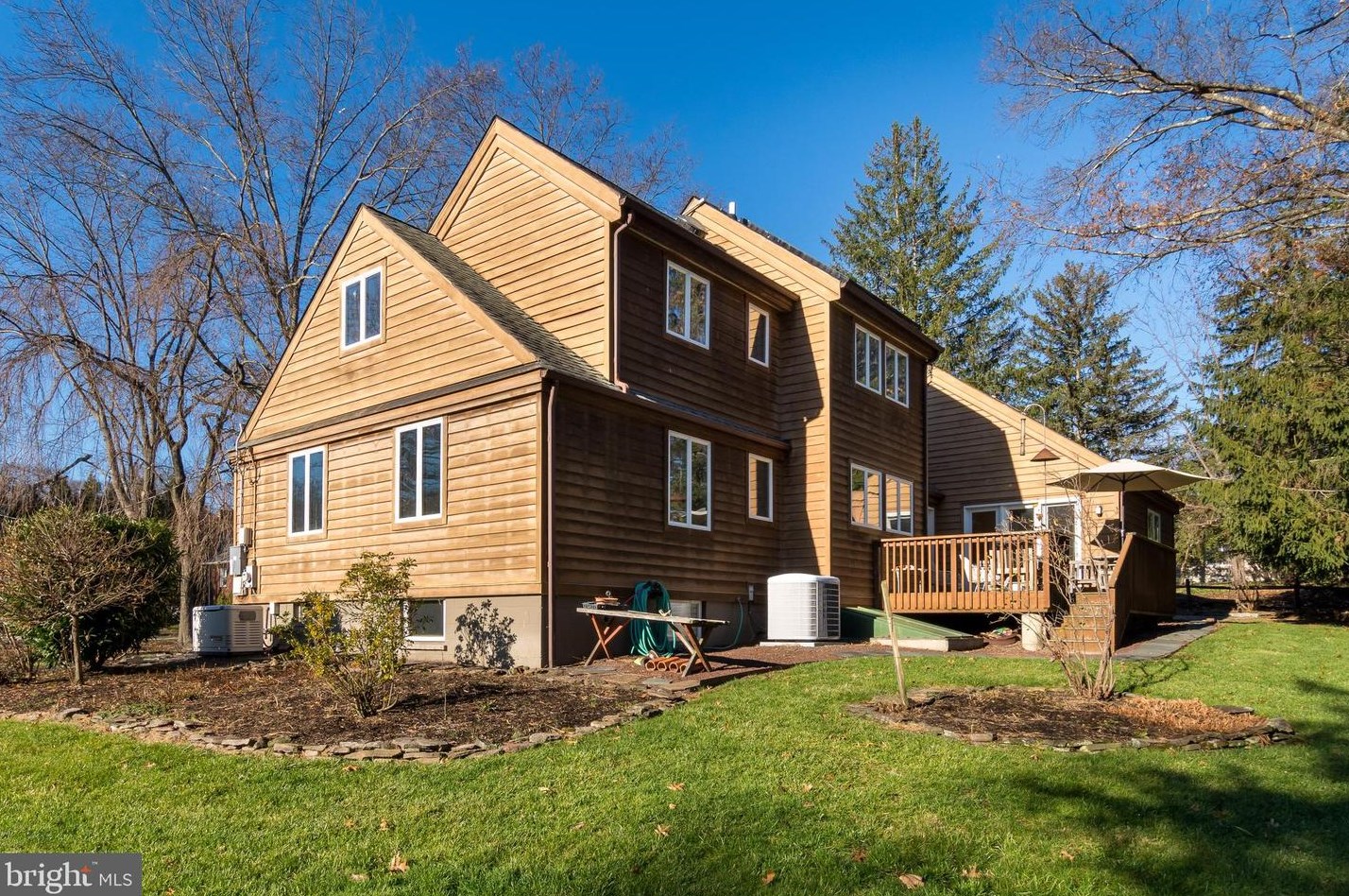 81 Harriet Dr, Princeton, NJ 08540-3934