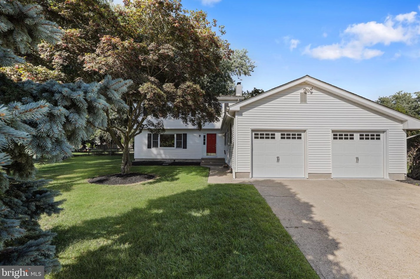 4 Van Saun Dr, Trenton, NJ 08628