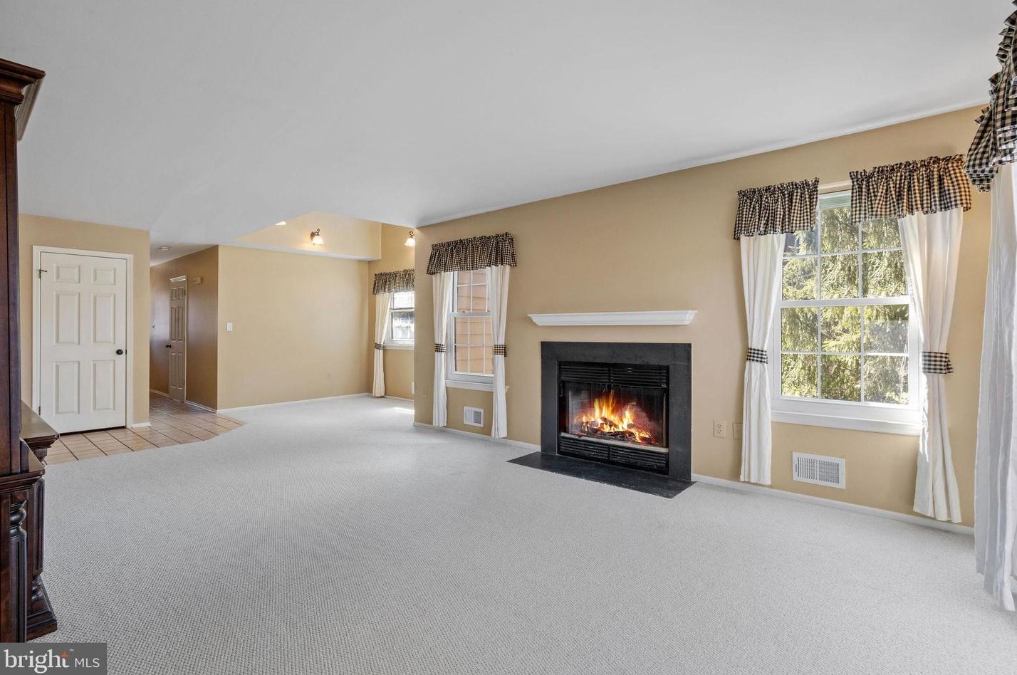 36 Danielle Ct, Trenton NJ 08648-1452 exterior